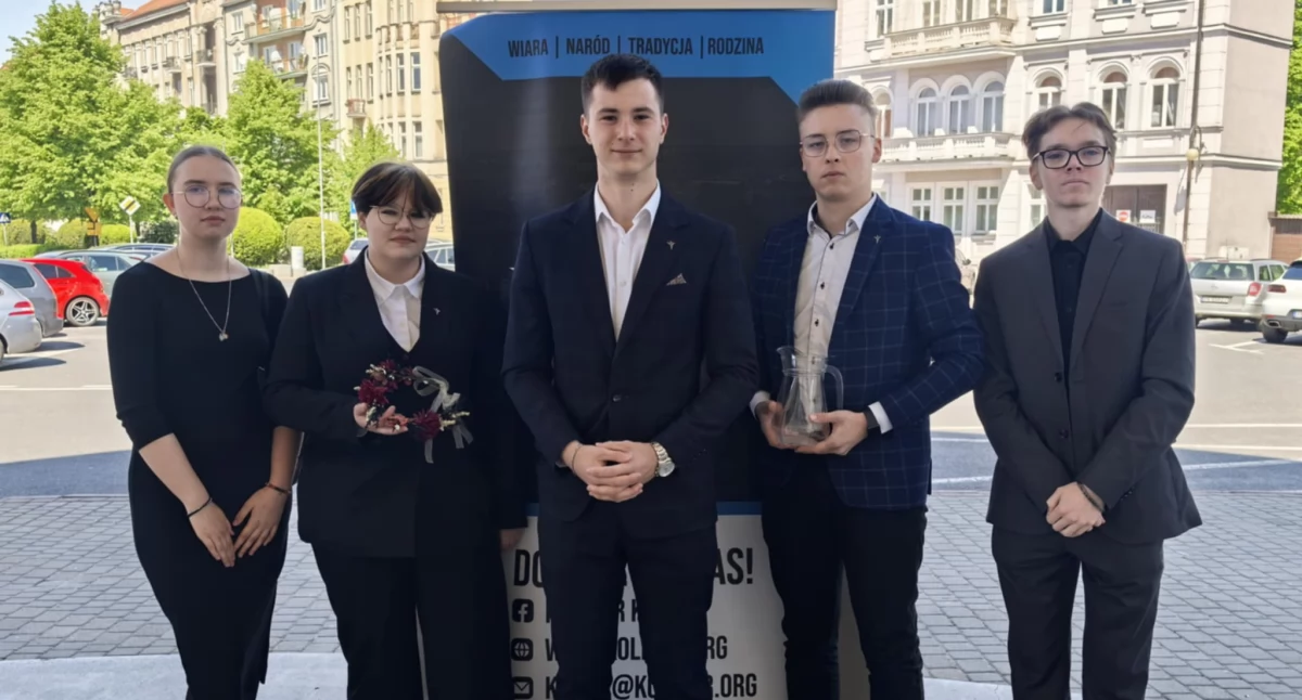„Dzban” od KoLibra dla kandydata na prezydenta RP