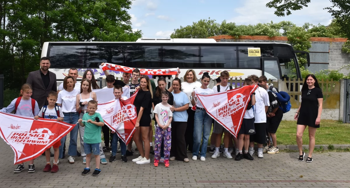  Młodzież z domów dziecka z powiatu kaliskiego była na meczu  Biało-Czerwonych