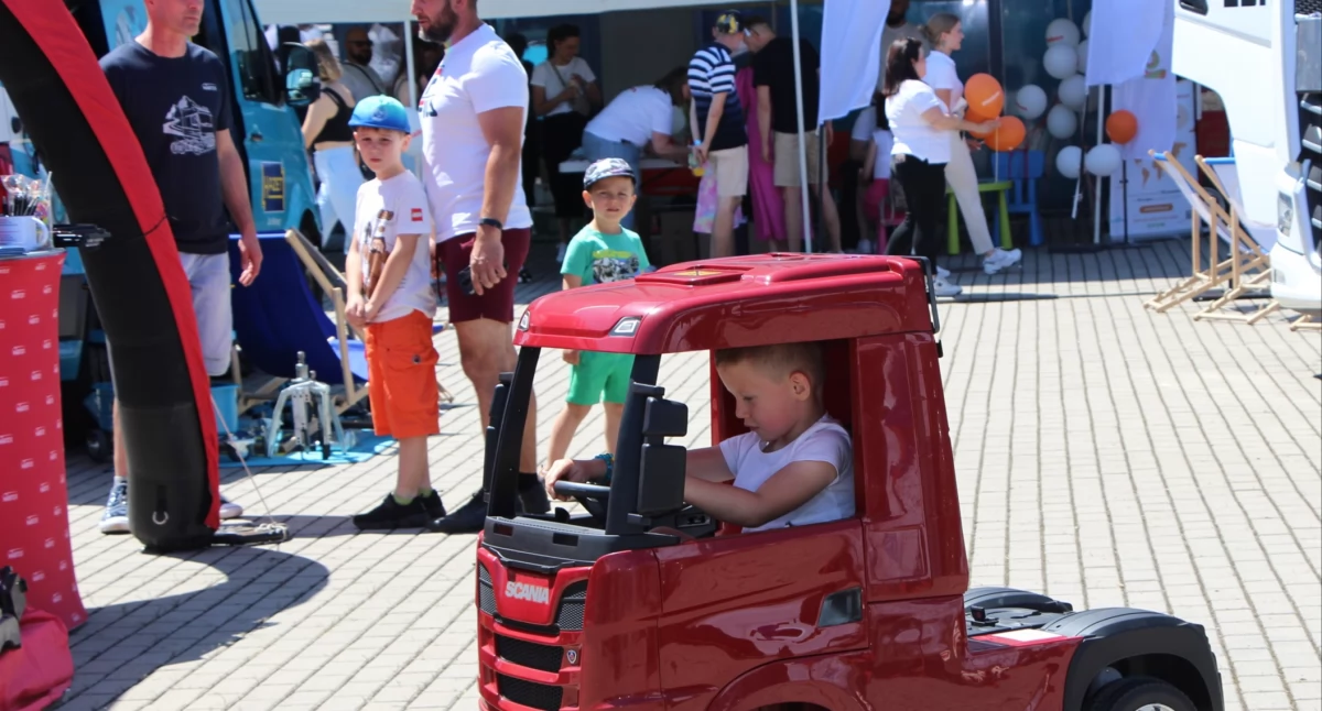 „Kopali” piłkę na letni wypoczynek dla podopiecznych Domu Dziecka w Kalisza – Transport Cup 2025
