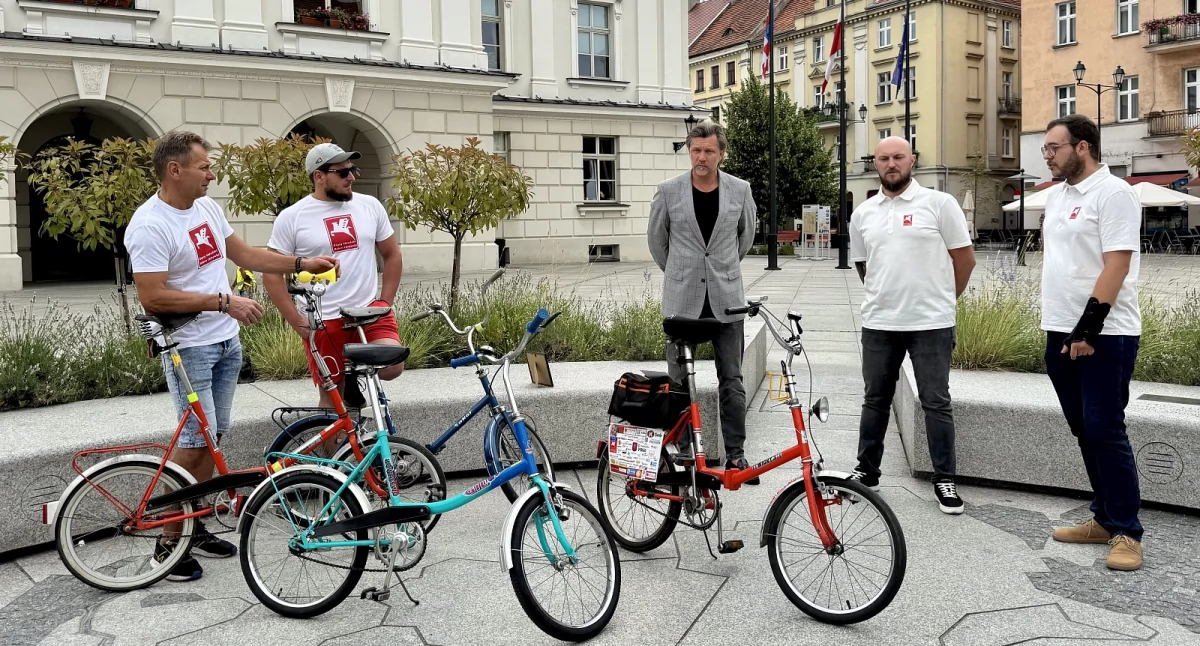 Pojadą na rowerach w szczytnym celu