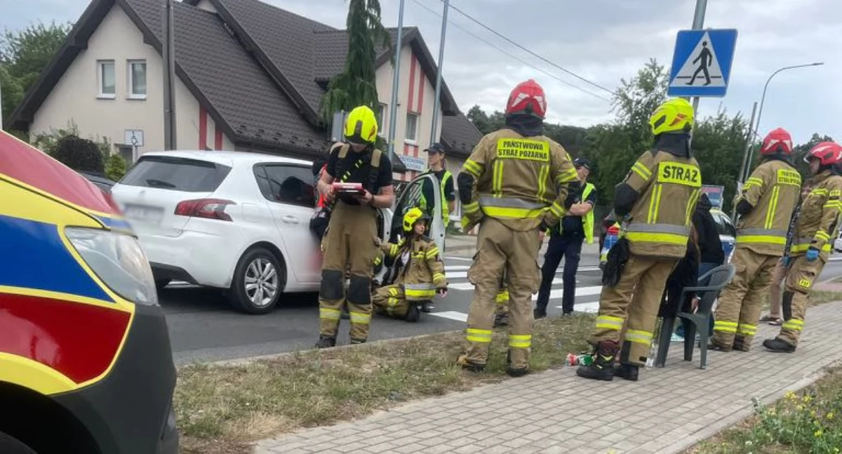 Kolizja na ul. Starożytnej. Sprawczyni próbowała odjechać, w aucie dwójka dzieci