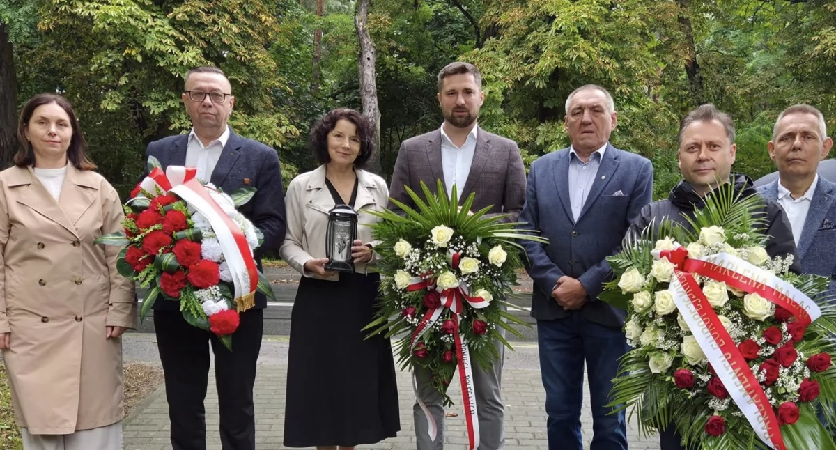 W Brzezinach oddali  hołd poległym w wojnie i zamordowanym mieszkańcom polskich wsi
