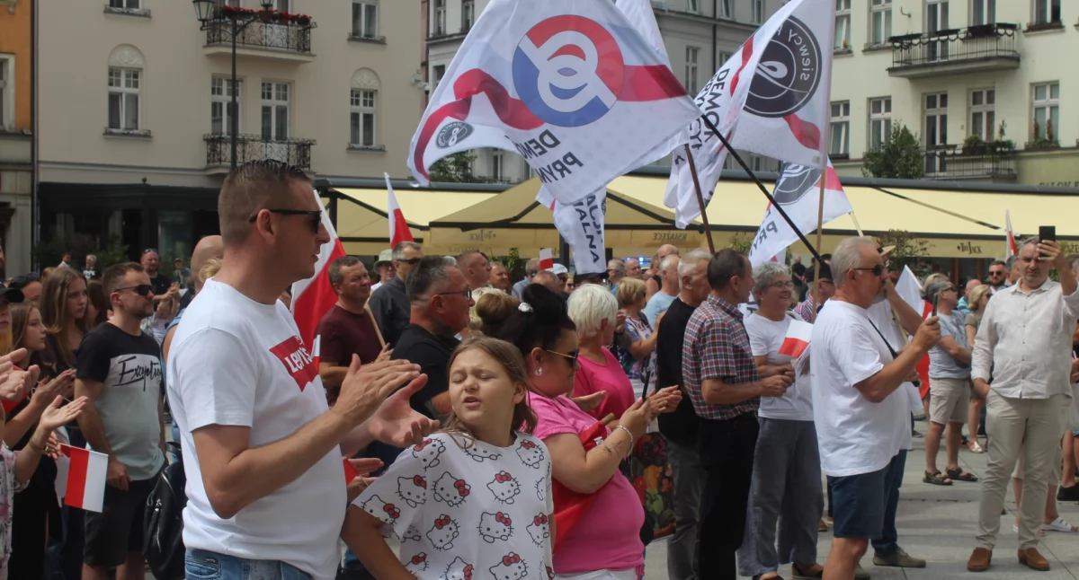 Nie chcemy tu Paryża, Berlina czy Sztokholmu. Wielki protest kaliskich patriotów przed  ratuszem