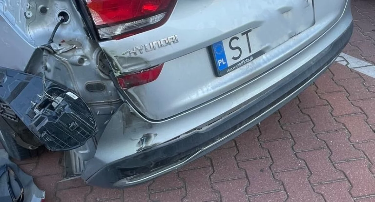 Wyjeżdżała z parkingu, uderzyła w autobus