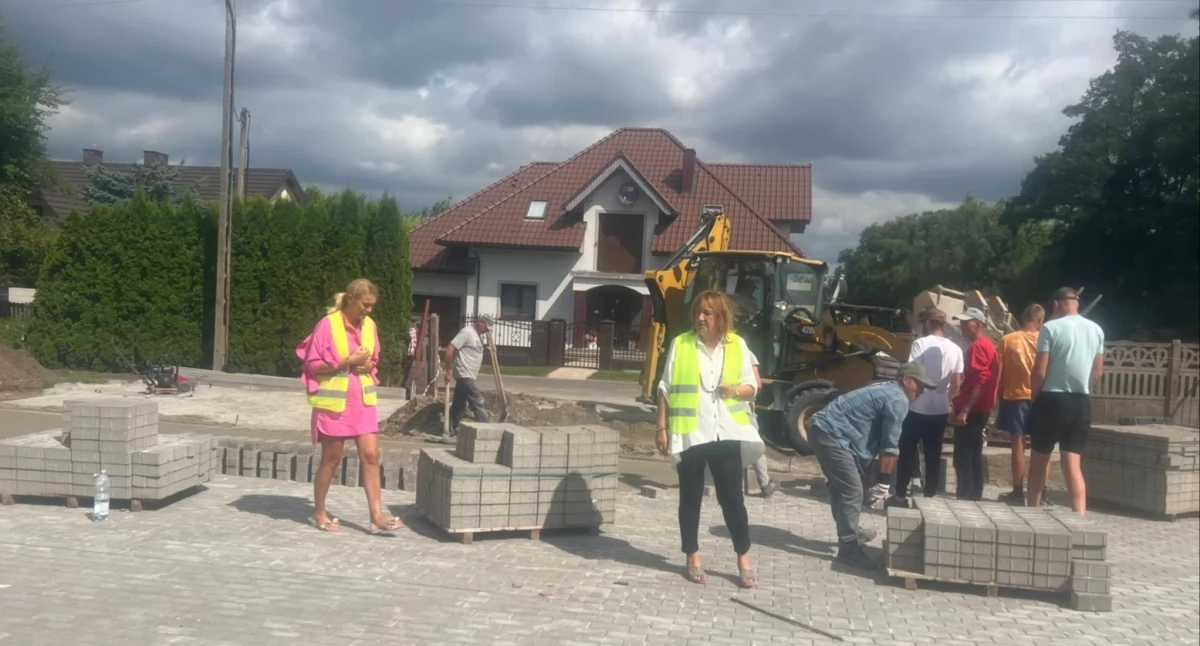 Nowy plac przy świetlicy wiejskiej w Strzałkowie