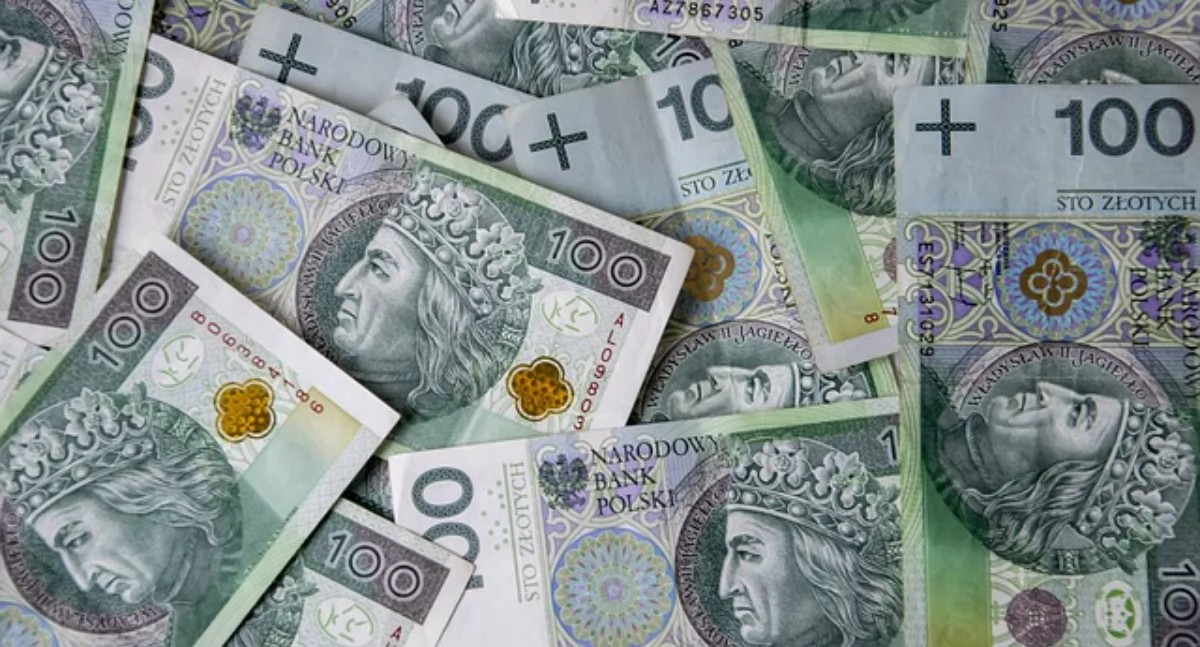 ZUS: Pierwsze czternastki jeszcze w sierpniu. Sprawdź ile otrzymasz