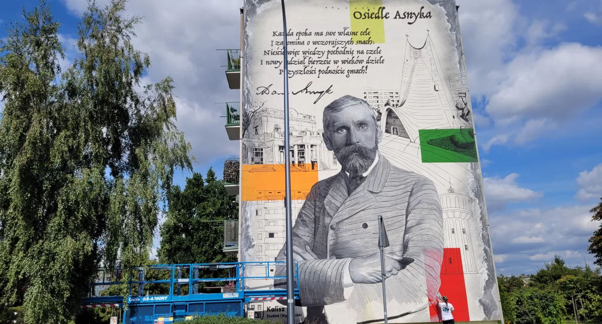 Powstał nowy mural. Gigantyczny portret Adama Asnyka ozdobił ścianę bloku na osiedlu „Asnyka”. 