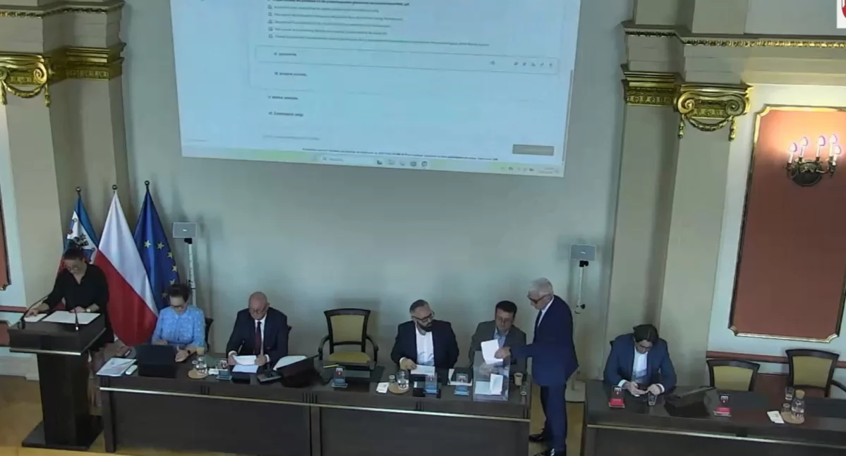W tajnym głosowaniu Rada Miasta podjęła decyzję o dalszych losach przewodniczącego Rady Miasta