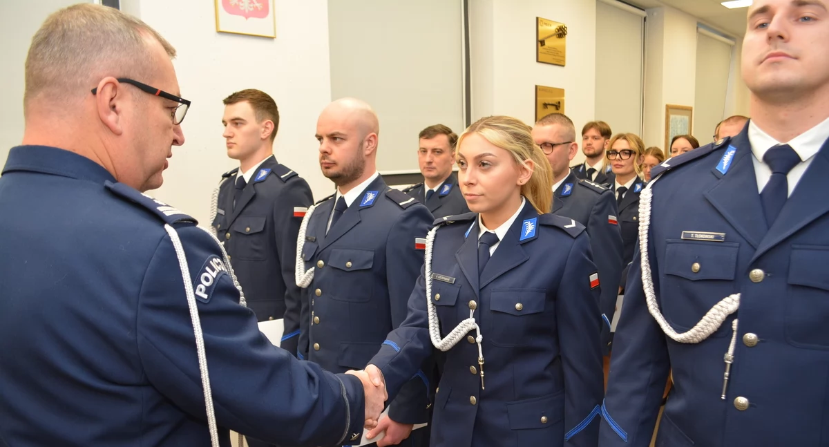Awanse i wyróżnienia. Uroczystość w kaliskiej komendzie
