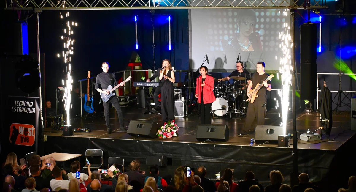 Walentynkowy koncert Izabeli Trojanowskiej w Kaliszu. Hala OSRiR wypełniona muzyką i emocjami