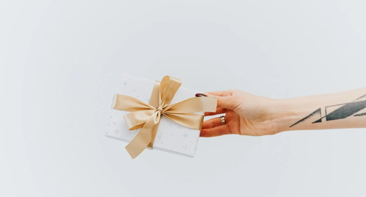 Czym się różni voucher od karty podarunkowej?