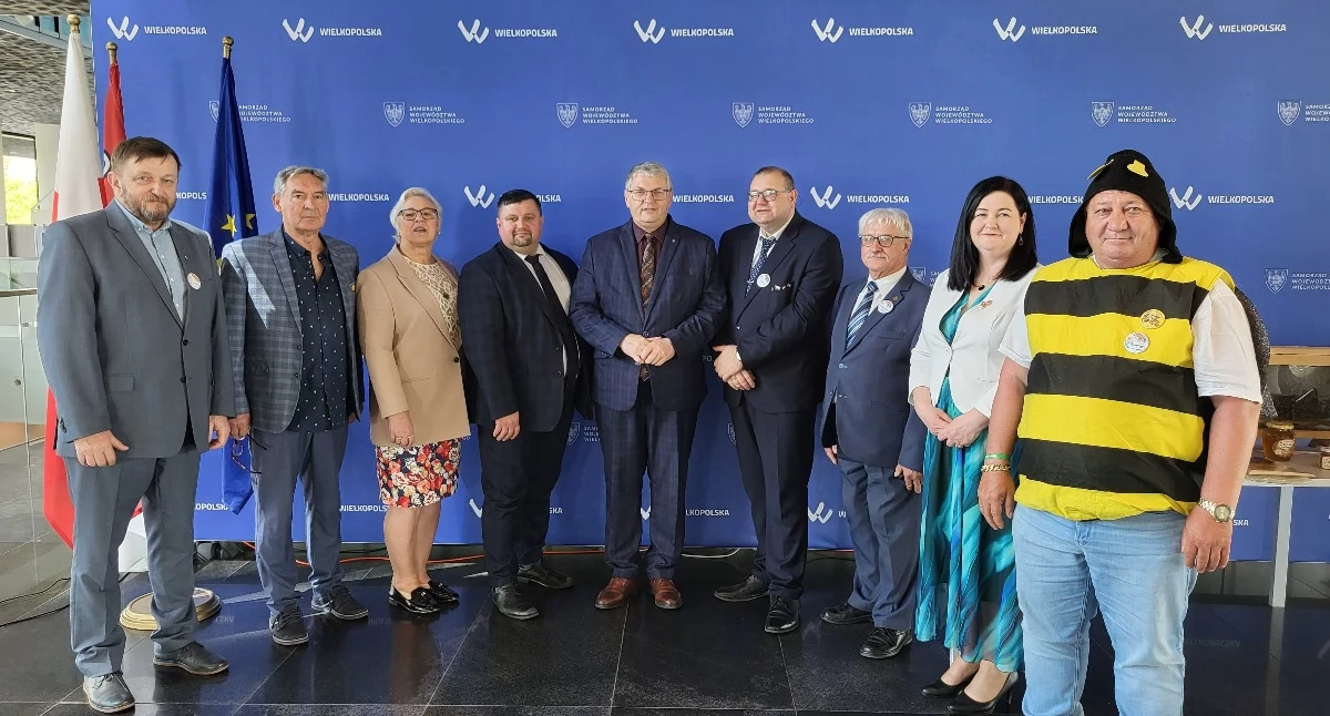 Samorząd województwa o pszczołach w światowym dniu pszczół