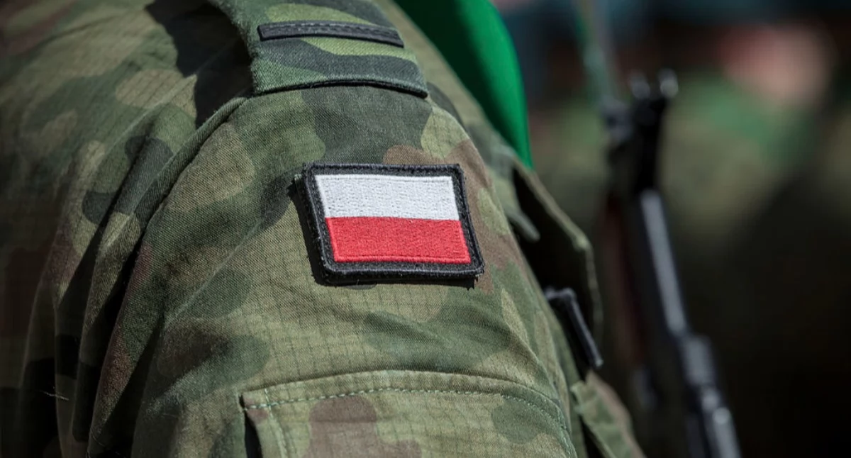 Zamiast szkolić się do obrony, zbierają butelki