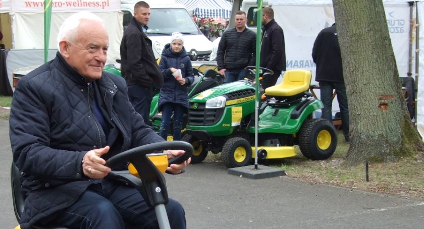 Leszek Miller na targach w Opatówku