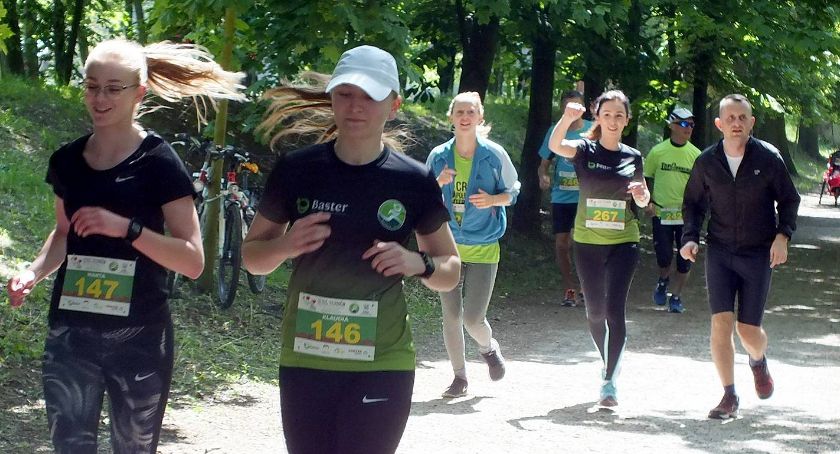 253 uczestników III Charytatywnego Biegu Tulipanów - zdjęcia