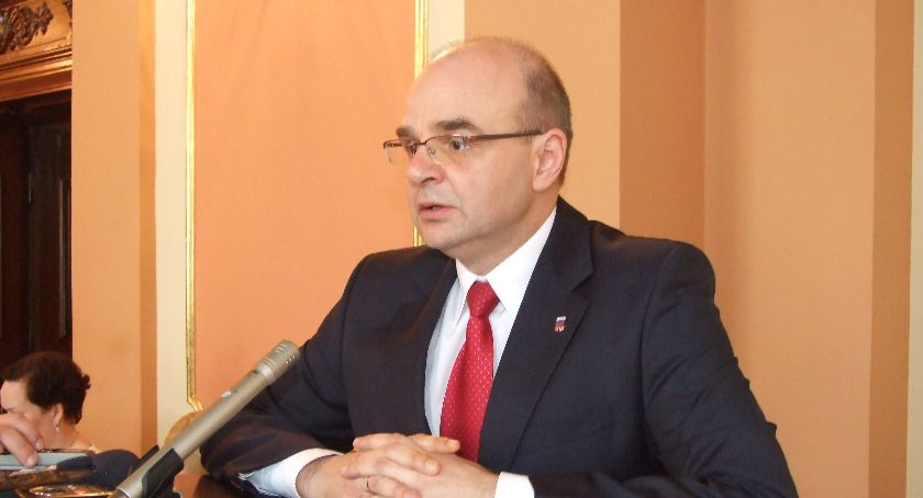 Ratusz szuka budynków na biura