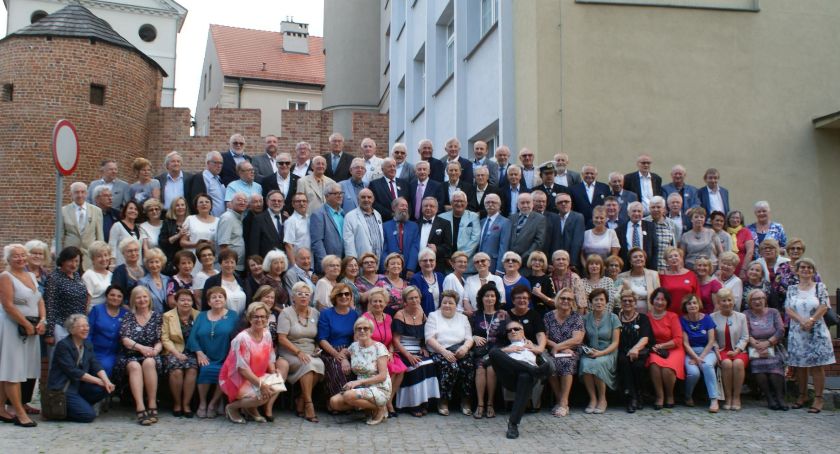 Absolwenci kaliskich ogólniaków świętowali 50 - lecie matur