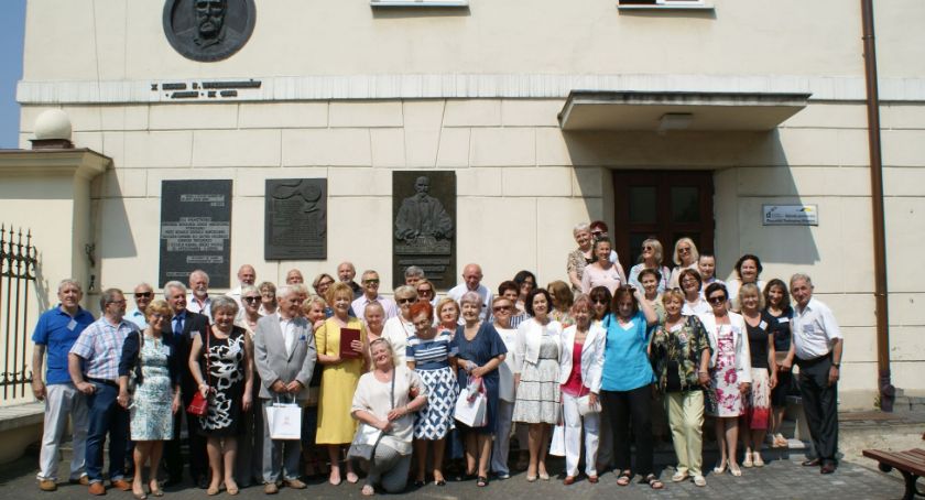 Po 45 latach znowu w szkolnych ławkach