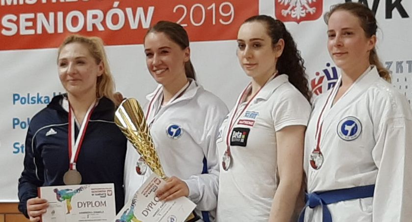 Siostry Kamińskie z medalami Mistrzostw Polski w Karate WKF