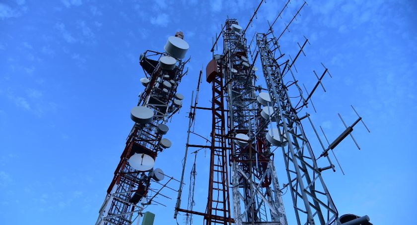 Czy wiemy jak silnie napromieniowuje nas telefonia komórkowa?