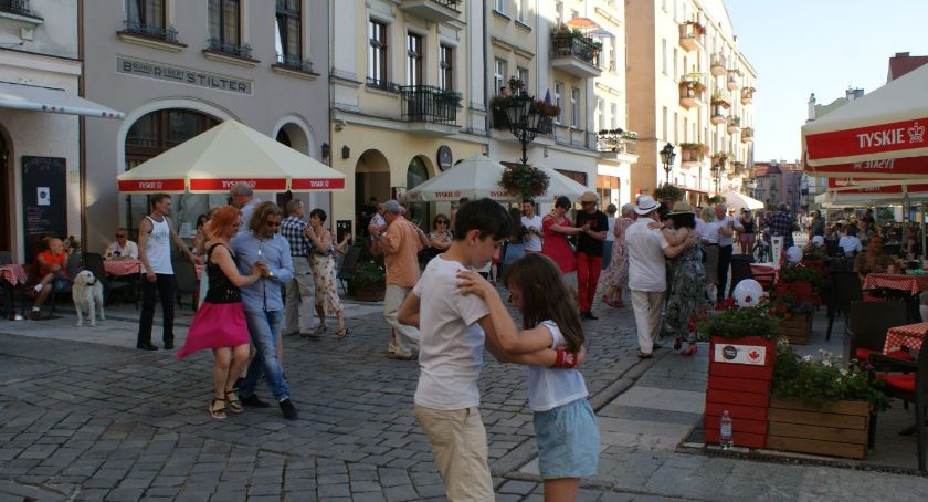 Tańczyli tango przed kaliskim Ratuszem