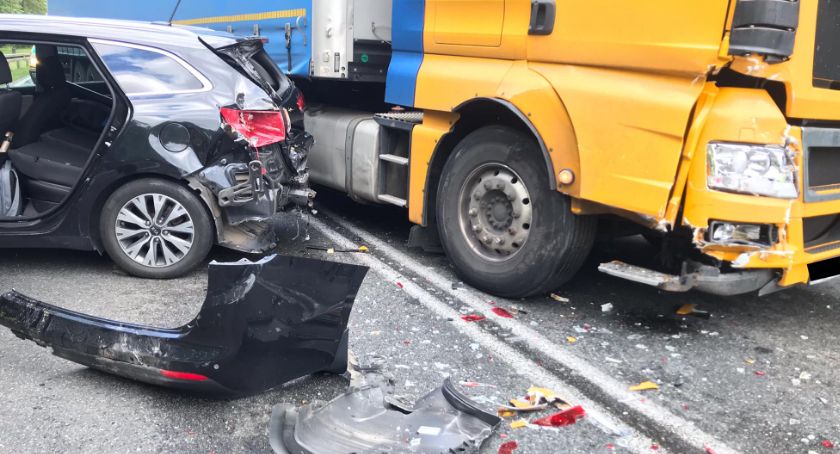 Jedna  osoba ranna i osiem rozbitych aut w Zbiersku