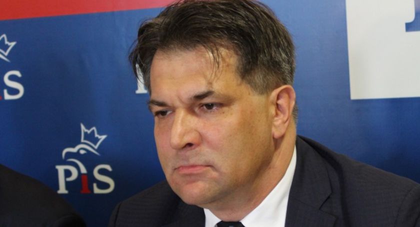 Poseł załatwił im salę