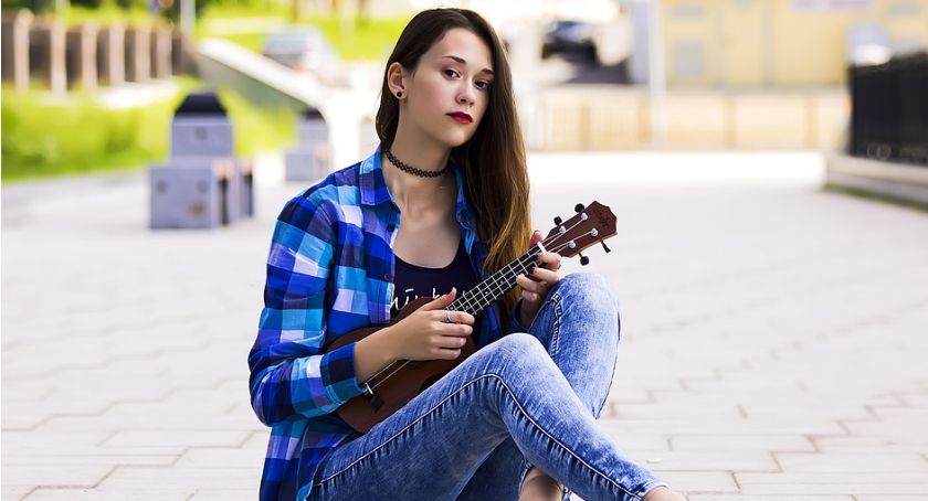 Idź na rynek i zagraj na ukulele