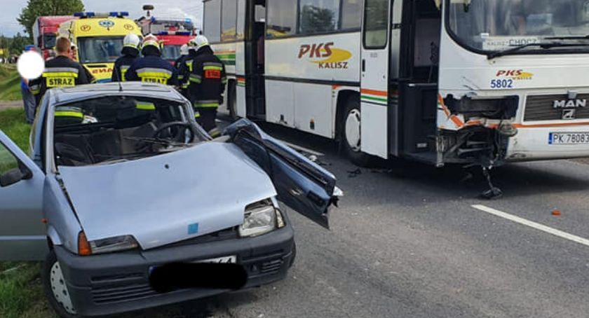 Zderzenie cinquecento z autobusem  w Jankowie Drugim