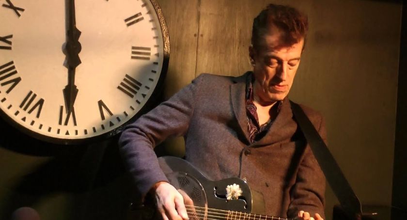 Legendarny gitarzysta wystąpi na kaliskim dworcu