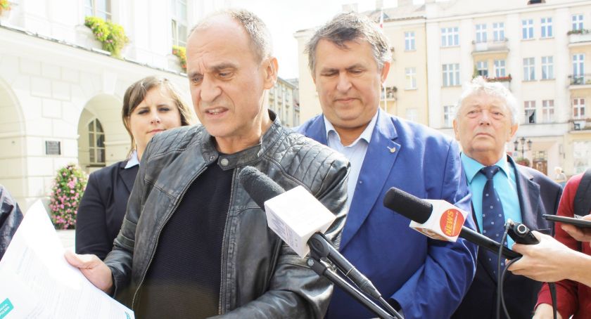 Paweł Kukiz w Kaliszu przekonywał, że z PSL-em gra do jednej bramki  