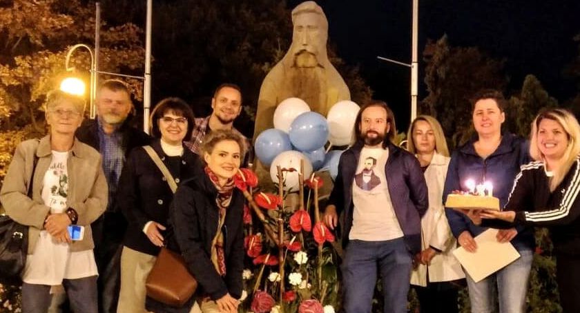 Tak się bawił Asnyk wczoraj na swoich 181. urodzinach