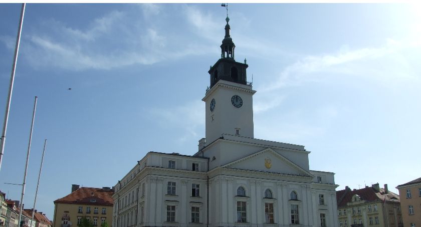 Wieża ratusza nieprzyjazna dla zwiedzających