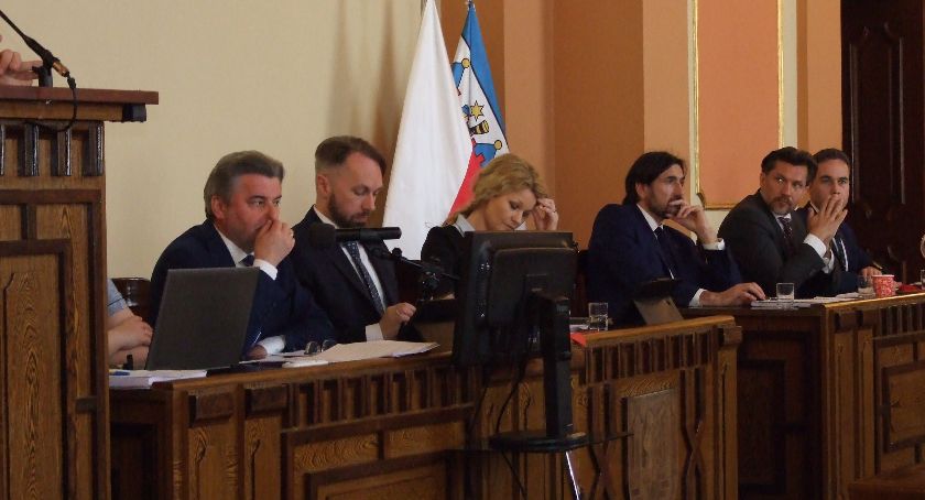 Stypendia, ławnicy, nauczyciele i studium zagospodarowania – XIV Sesja Rady Miasta
