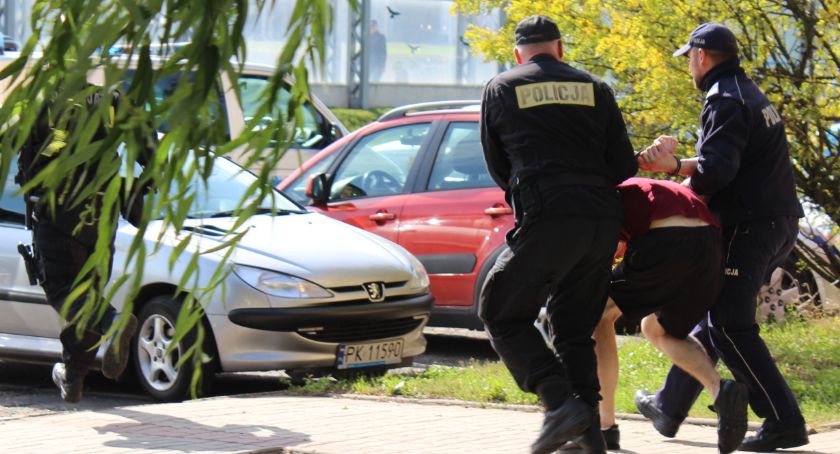 Wnuczek prawdopodobnie po dopalaczach zamordował babcię!