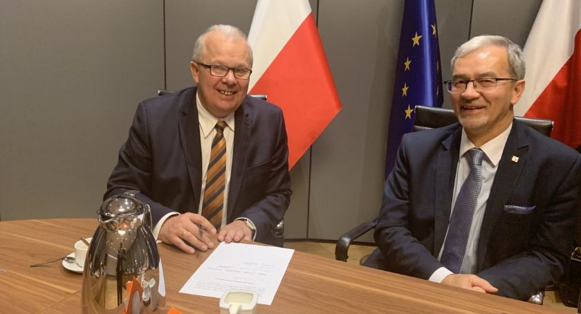 Zabytkowy budynek przy pl. Bogusławskiego w Kaliszu  własnością PWSZ