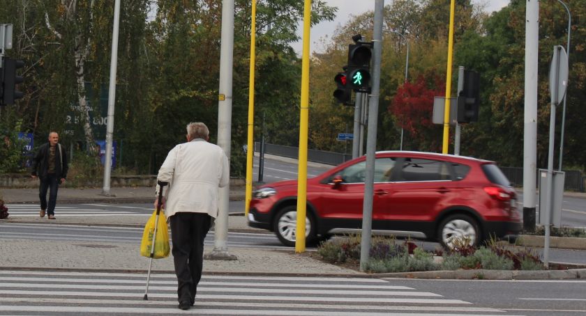 Uwaga, pieszy na pasach!