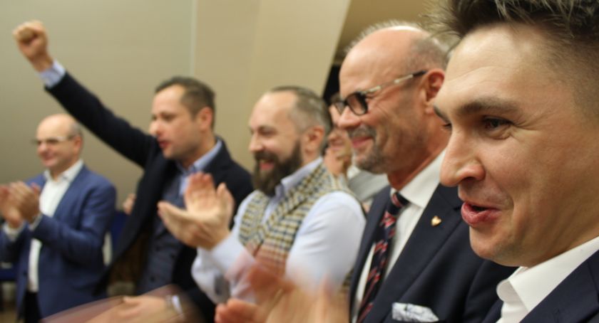 Wyniki exit poll – radość w kaliskiej siedzibie PiS!