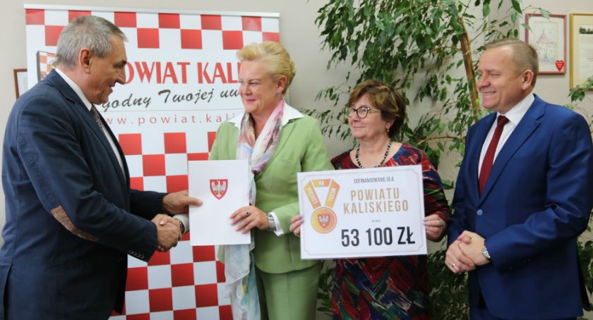 Dofinansowują szkolne szatnie w powiecie