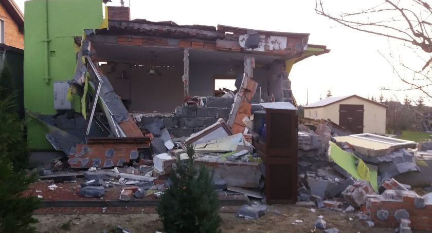 Wybuch w Sulisławicach rozwalił dom, ale  człowiek w środku jakimś cudem przeżył   