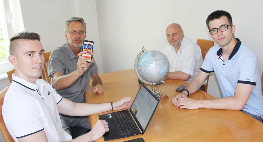Aplikacja uczy języka obcego  bez poświęcania twojego czasu!