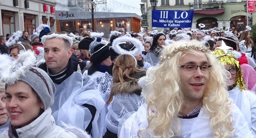 Wigilia charytatywna na Głównym Rynku. Kalisz miastem rekordowej liczby aniołów   