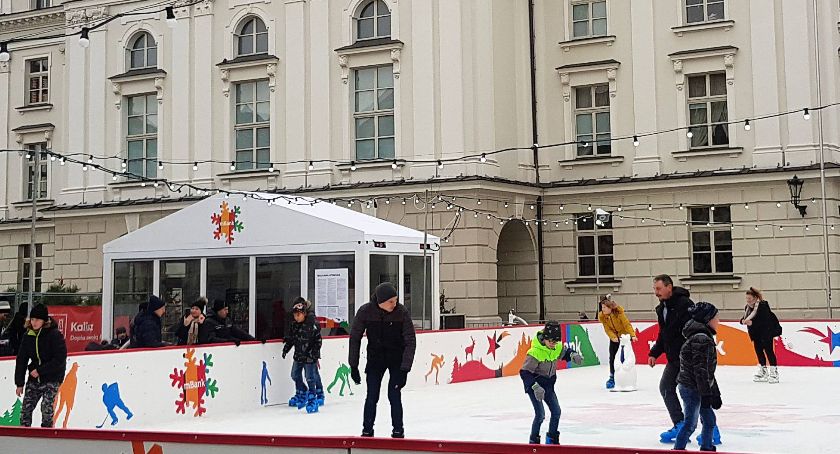 Prawdziwe lodowisko pod ratuszem już działa