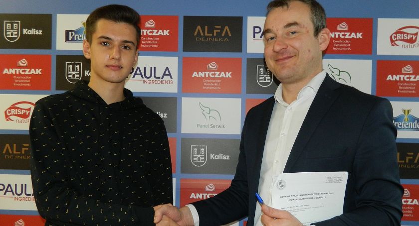 Nastolatkowie w kadrze lidera grupy 2 III ligi KKS Kalisz