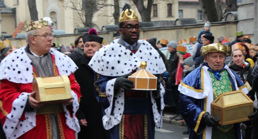 Orszak Trzech Króli przeszedł głównymi ulicami Kalisza
