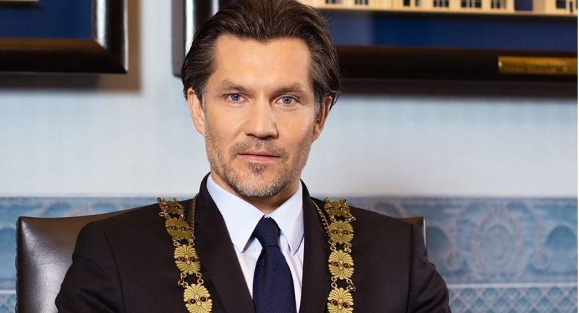 Prezydent Kinastowski w roli przewodnika po wieży ratuszowej - wygraj licytacje podczas finału WOŚP