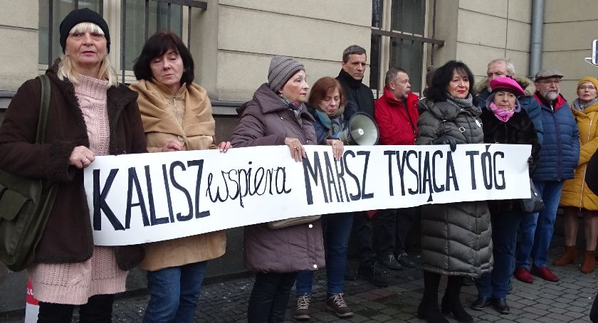 Przedstawiciele zawodów prawniczych manifestowali pod kaliskim sądem 