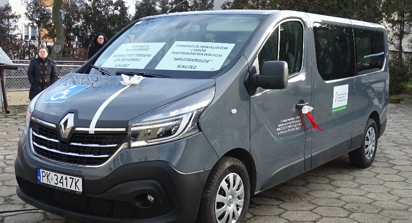 Warsztaty Terapii Zajęciowej w Kaliszu otrzymały nowy pojazd 