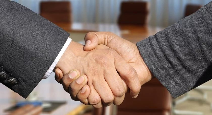 Jakie są skutki wykonania umowy poręczenia?