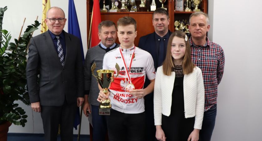 Młodzi mistrzowie kolarstwa u burmistrza